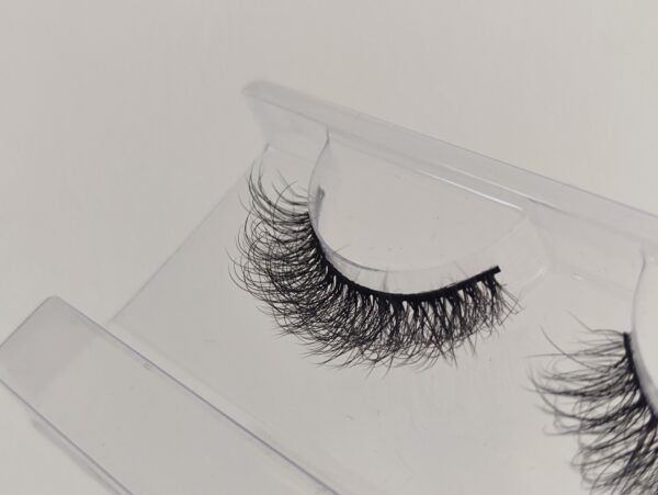 P16-F Short 15mm Fluffy Faux Mink Eyelash - Image 5