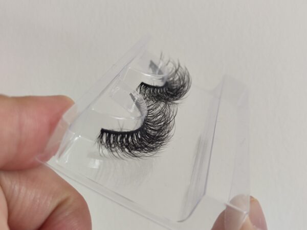 P16-F Short 15mm Fluffy Faux Mink Eyelash - Image 3